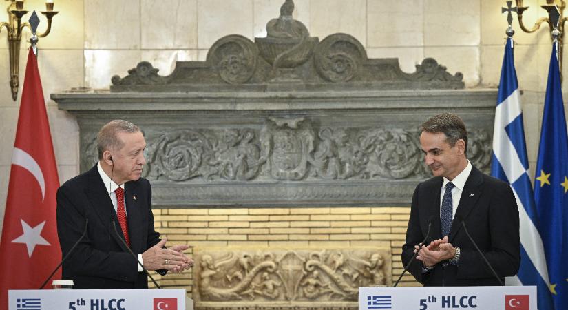Erdoğan Athénban: Az Égei-tengert a béke tengerévé akarjuk változtatni
