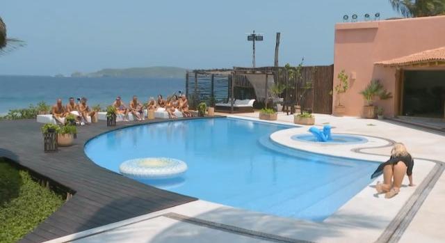 „Felhúztam kicsit a bikinimet, alig tudtam visszarakni a mellemet” – a lányok erotikus tánccal hevítették fel a srácokat