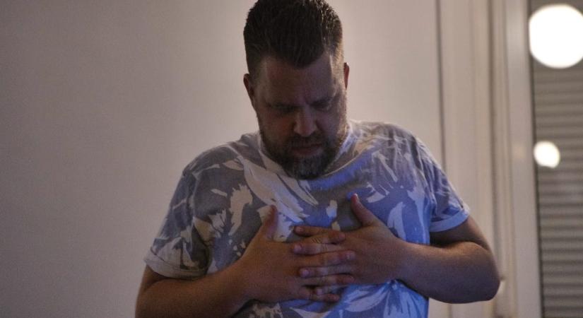 Nem ok nélkül ég a gyomra Katz Dávidnak