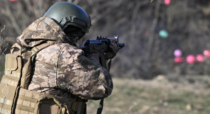 Újabb lendületes támadást indítottak az oroszok, az ukránok fegyvereket kérnek Amerikától