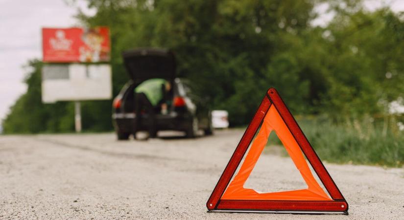 Balesettel indult a nap az 51-es főutón