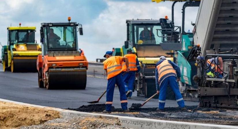 Több útszakaszon is dolgoznak Bács-Kiskunban
