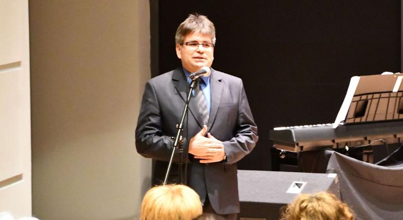 Sok mesét kell olvasni a gyerekeknek és kerülni a trágárságot
