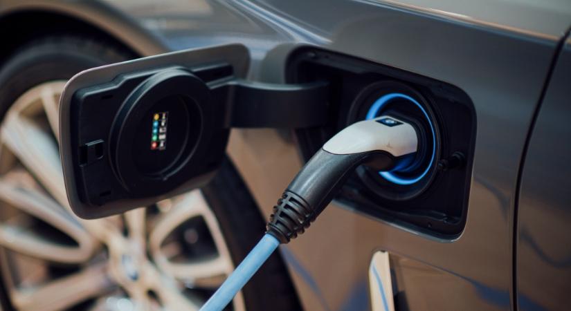 Az OMV elindította első ultragyors elektromos töltőit Budán és Szegeden