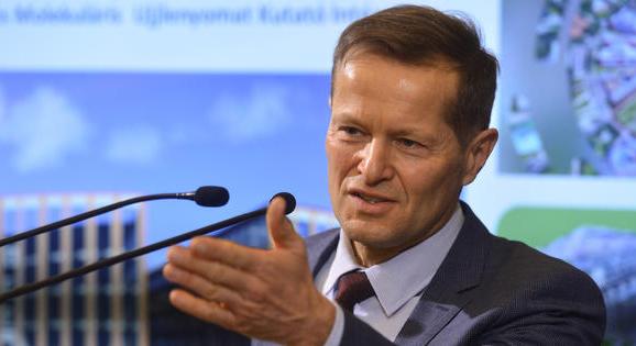 Az ukrán gyerekek védelmét sürgette Krausz Ferenc Stockholmban