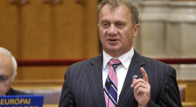 DK: csökkenteni kell az üzemanyagok adóját