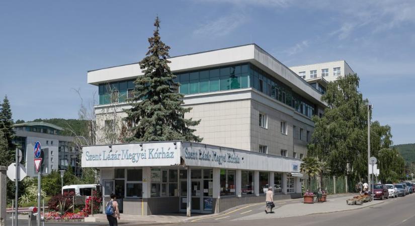 Rendőrök vittek el egy orvost és asszisztensét a salgótarjáni kórházból