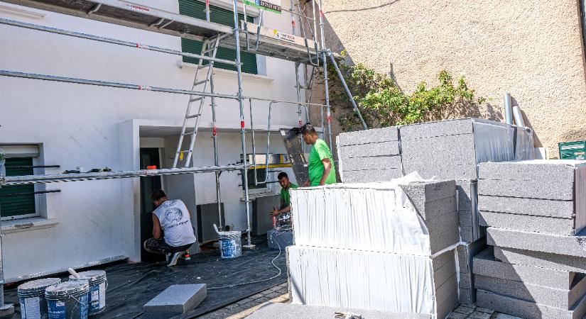 Megállapodtak a javaslatról, amely felújítási hullámmal csökkentené az EU-ban a rezsit