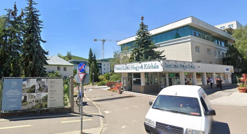 Rendőrök vitték el az ismert salgótarjáni orvost és asszisztensét
