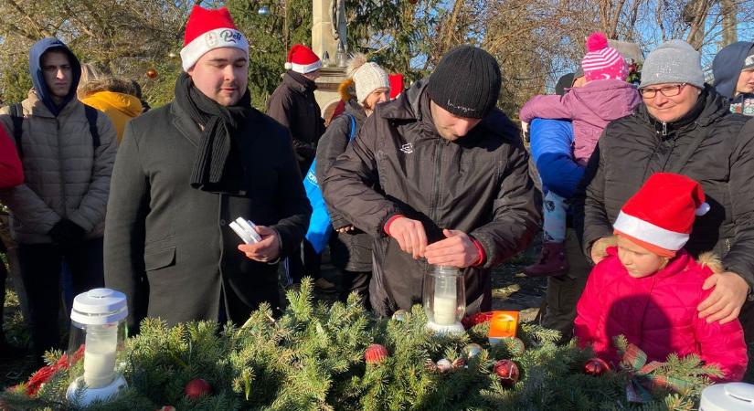 A viharos szél sem tartott otthon senkit advent első vasárnapján