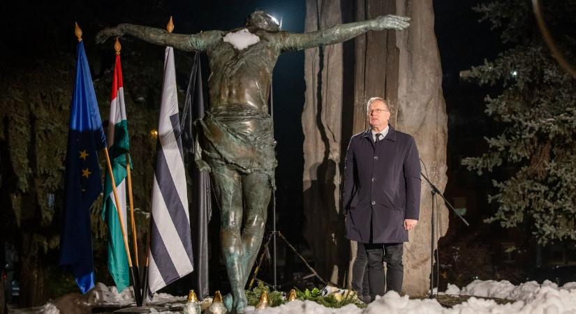 Gyásznap: a december 8-i sortűz áldozataira emlékeztek Salgótarjánban (fotók)