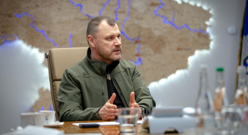 A cél, hogy a gyerekek biztonsága érdekében minden iskolában rendőr és fémkereső kapu legyen – belügyminiszter