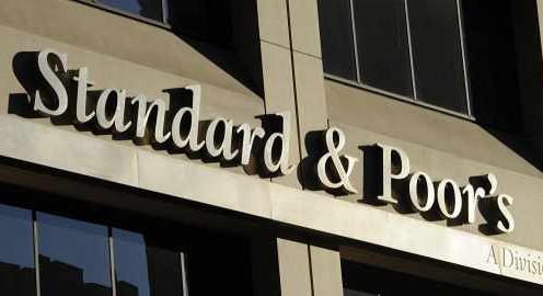 S&amp;P: Ezekkel az országokkal van Magyarország egy adósság-kategóriában