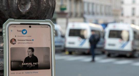 Felfüggesztett börtönt kaptak a francia tanárt lefejező iszlamista segítői