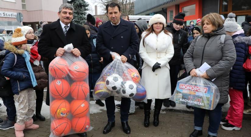 Félmillió forintot adományozott gyermekélményre