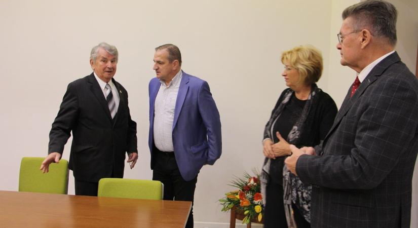 Száz év után is változatlan a cél Dorogon - biztató jeleket küldtek a jelen és a közeljövő iparosainak