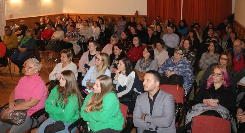 Több mint száz szakember érkezett a kalocsai akkreditált fórumra – galériával