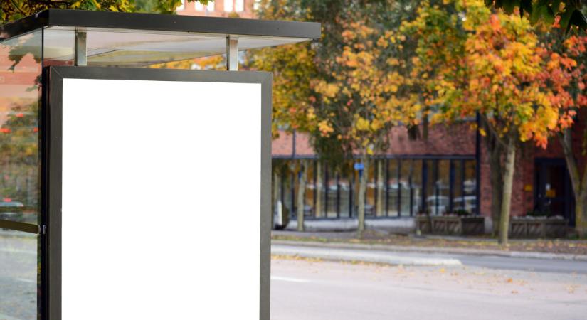 Kiakadtak a helyiek: különös buszmegállók borzolják a kedélyeket vidéki településen