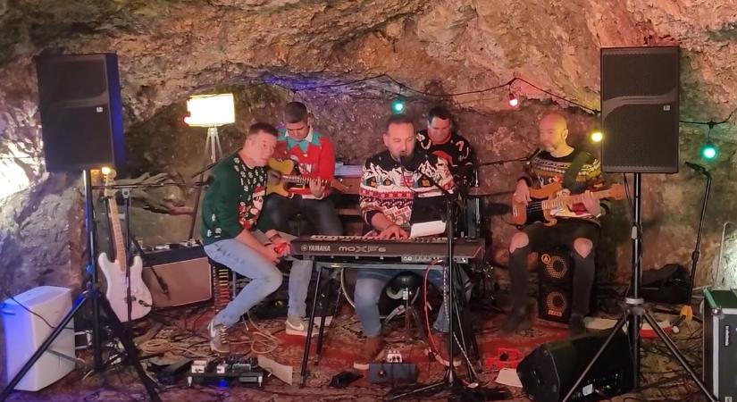 Esztergom egy világváros! - a csúnyapulcsis banda koncertje a szív ünnepe is lett VIDEÓ