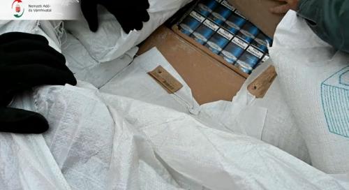 Egy szabolcsi falu baromfiudvarában százmillió forint értékű adózatlan cigarettát találtak