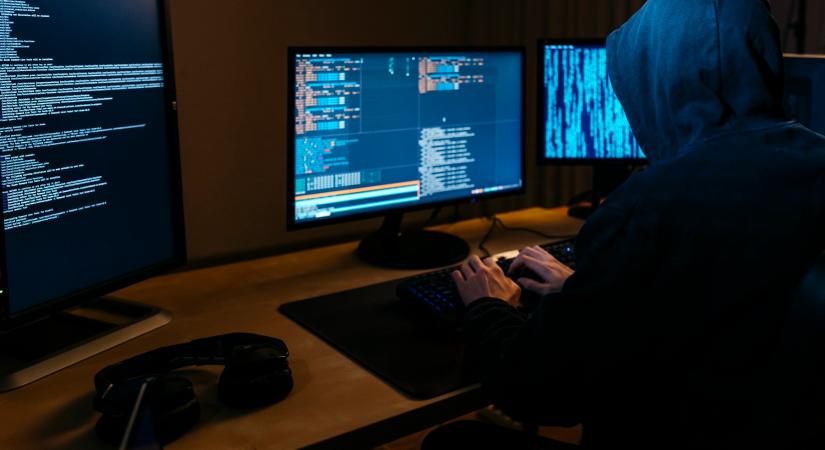 Egy etikus hacker fedte fel a döbbenetes titkot: ezzel a pofonegyszerű módszerrel mindenünket elvehetik