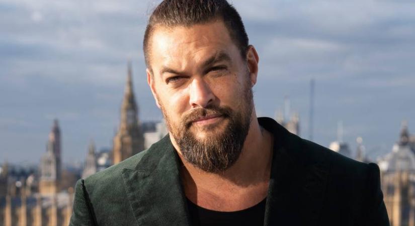 Jason Momoa bunkó módon viselkedett Nigella Lawsonnal a nézők szerint: szét is szedték érte a kommentszekcióban