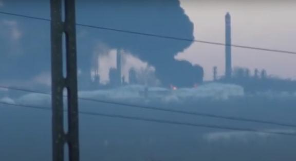 Videón a brutális füst: tűz volt a MOL százhalombattai finomítójában