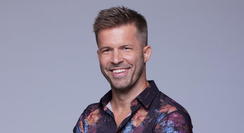 Brutálisan szexi felesége mellett vigasztalódik Sebestyén Balázs Vadon Jani távozása után, Viki bikiniben villantott bombatestet