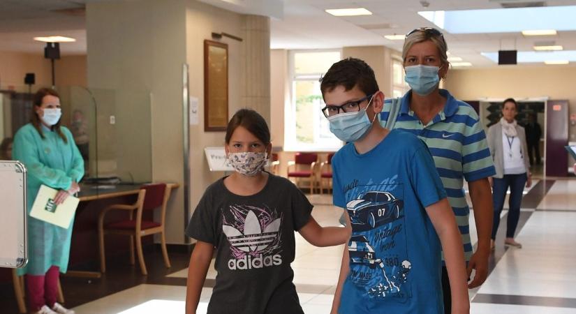 Teljes a tilalom a kaposvári kórházban, újra kötelező a szájmaszk