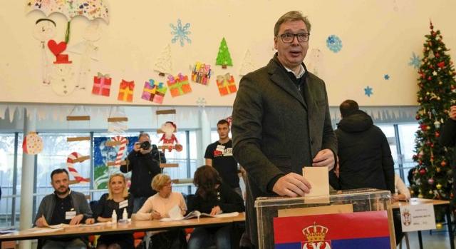 Vucic: a Szerb Haladó Pártnak abszolút többsége lesz a parlamentben