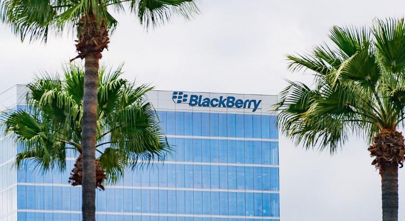 Meglepő fordulat: Nyereséghez segítették az online csalók a BlackBerryt