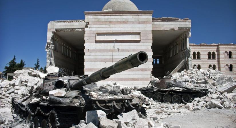 Egy szíriai tévé szerint amerikai páncélozott harcjárművek és olajszállító teherautók konvoja hagyta el Szíriát