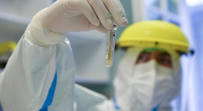 Koronavírus – Megkezdték a pedagógusok szűrését, Heves megyében hatezer embert tesztelnek
