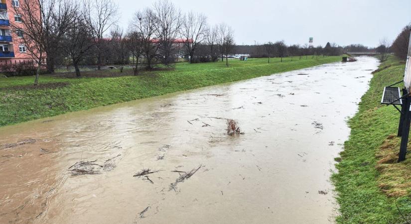 Folyóvá duzzadt a Perint patak Szombathelyen