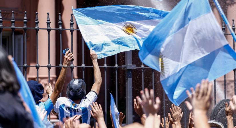 Indul az argentin sokkterápia: minden állami vállalatot eladna az elnök