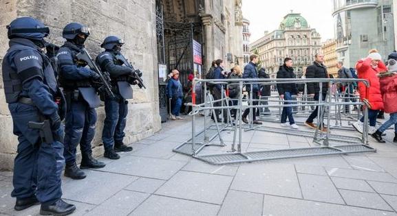 Veszélyben volt a bécsi és a kölni dóm