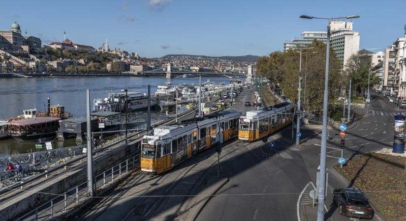 BKK: az árvíz miatt nem jár a 2-es villamos a Széchenyi István tér és a Boráros tér között