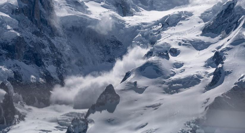 Egy brit nővel és a fiával végzett a lavina a Mont Blanc egyik lejtőjén