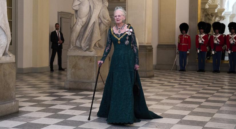 Lemond a trónról a dán királynő