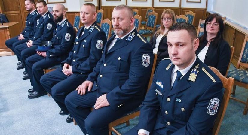 A rendőrök munkáját ismerték el Tiszaújvárosban