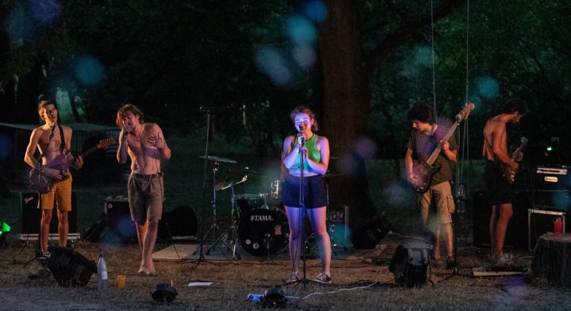 Hogy juthat el egy szemtelenül fiatal erdélyi zenekar szinte egy év alatt a Budapest Park színpadára?