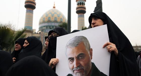 Rengetegen meghaltak, amikor két robbanás történt a Kászim Szulejmánira emlékezők tömegében Iránban