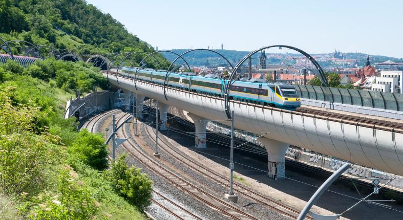 Ötszáznegyvenkét kilométer hosszú vasúti pályát újítottak fel a csehek 2023-ban