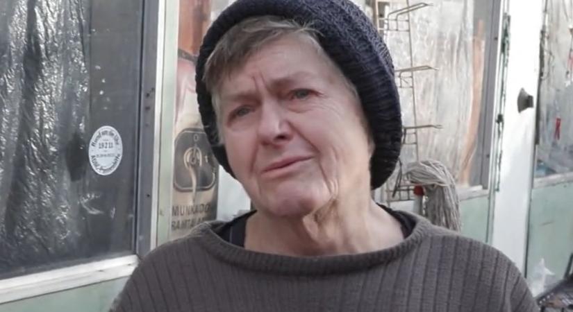 Égő házból hozta ki az idős nőt a szabadnapos rendőr (videó)