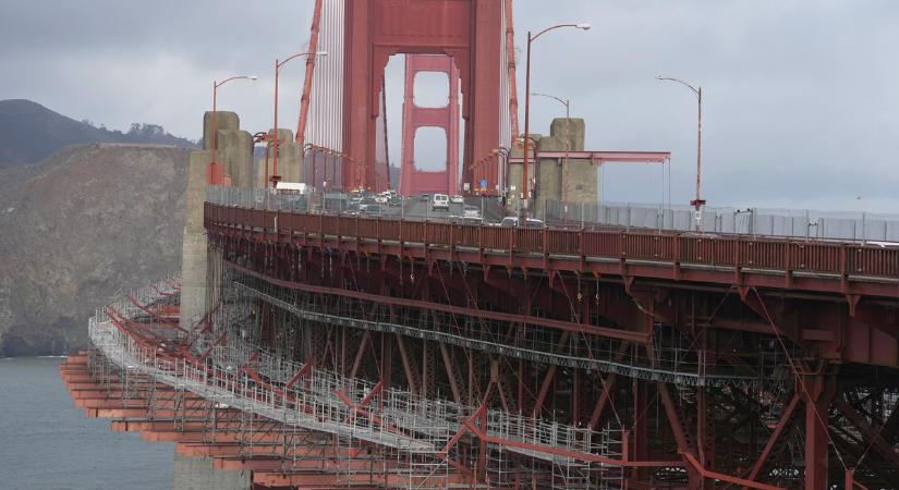 Védelmi acélháló épült a Golden Gate hídon