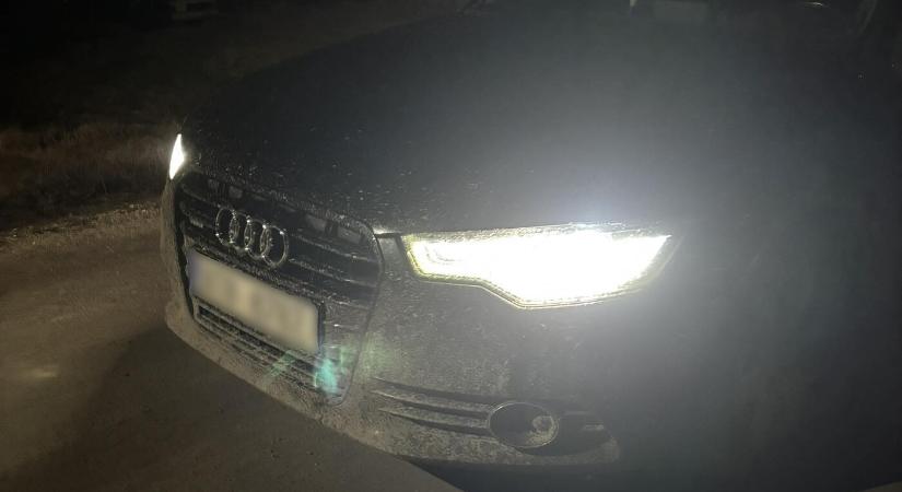 Komáromi és gútai rendőrök üldöztek egy Audi A6-ost Naszvadon