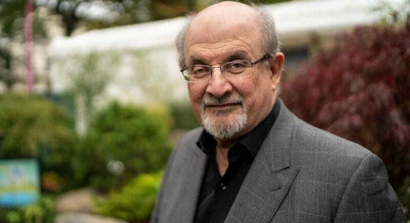 Salman Rushdie memoárja miatt halasztják az őt megkéselő férfi perét