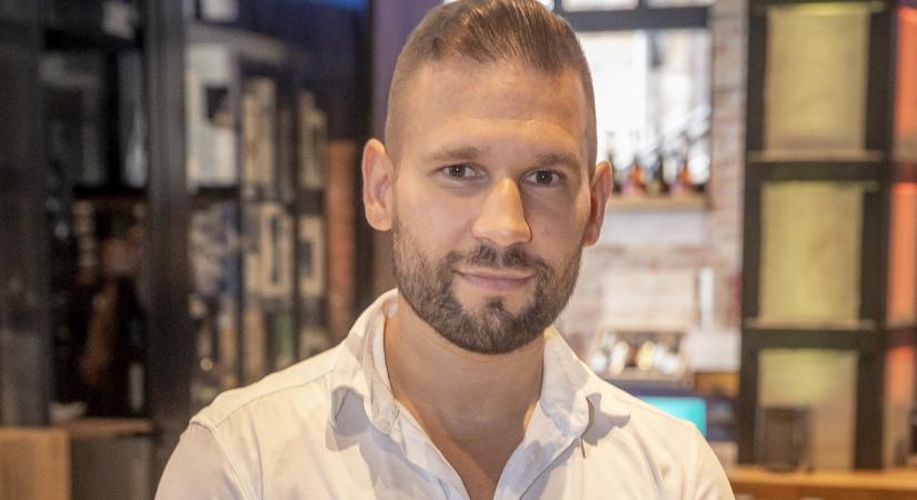 "Ezt nem hiszem el, ilyen utakat!" - Rácz Jenő kiakadt, dupla defektet kapott, balesetet szenvedtek