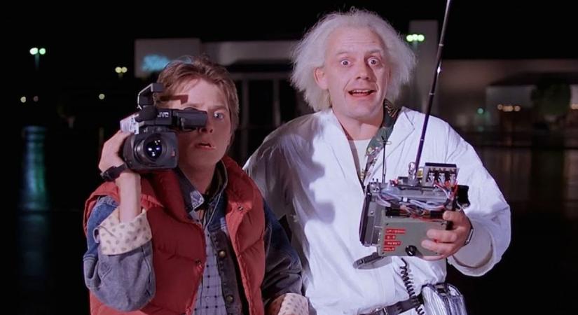 Doki! Nézd mennyi időgépnek való DeLorean!