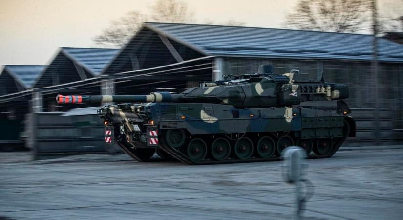 Újabb Leopard 2A7 harckocsik érkeztek Tatára